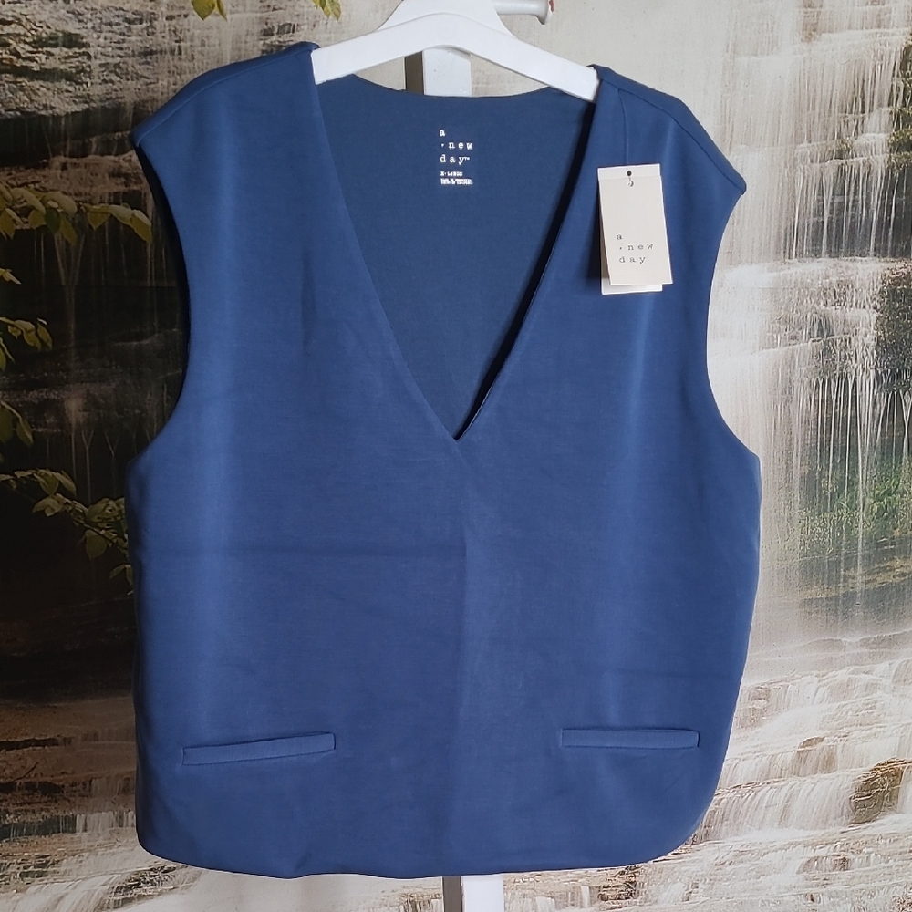 NWT! A New Day Womens XL sandwash blue vneck sleeveless double knit top